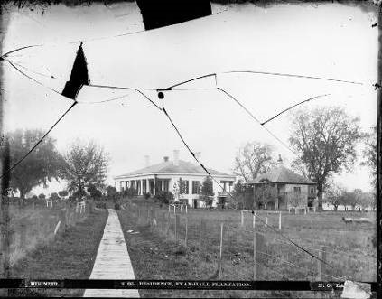 Residence, Evan-Hall Plantation. George François Mugnier (1855–1936), c. 1900. Collodion on glass plate, 8 x 10 inches. Louisiana State Museum 09813.0207.