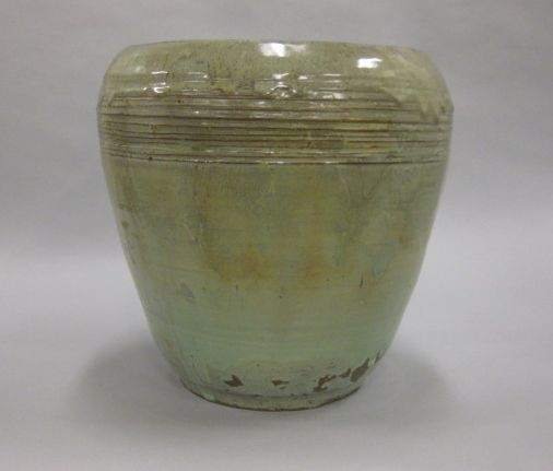 Jardiniere with Lichen glaze. Sadie Irvine, decorator. Kenneth Eugene Smith, potter. Newcomb Guild, 1944–1948. Louisiana State Museum 1979.072.393.