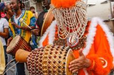Janet “Sula” Evans, Medicine Queen of the Spirit of Fi Yi Yi and the Mandingo Warriors, Downtown Super Sunday. Photograph by Vincent Simmons, 2017.