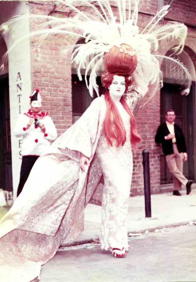1966 Petronius Returning Queen Woolley 1966 Petronius Returning Queen Woolley