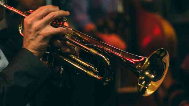 trumpeter trumpeter